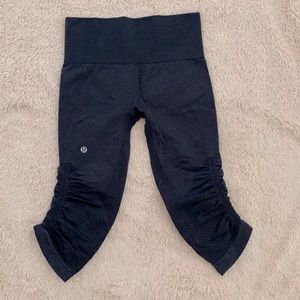 Lululemon cropped navy tights